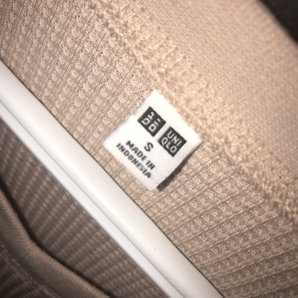 Uniqlo Relaxed V-Neck Sweater - Picture 3 of 4